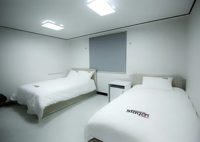 Hostel Stayan And *