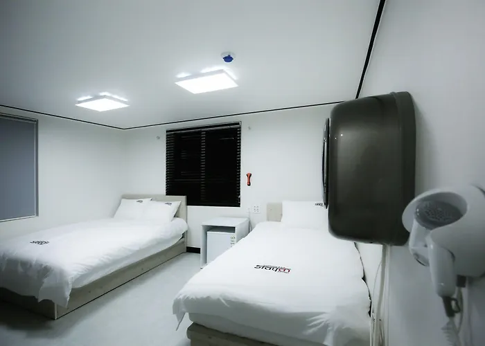 Hostel Stayan And *