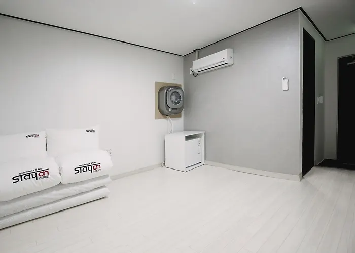 Hostel Stayan And Busan