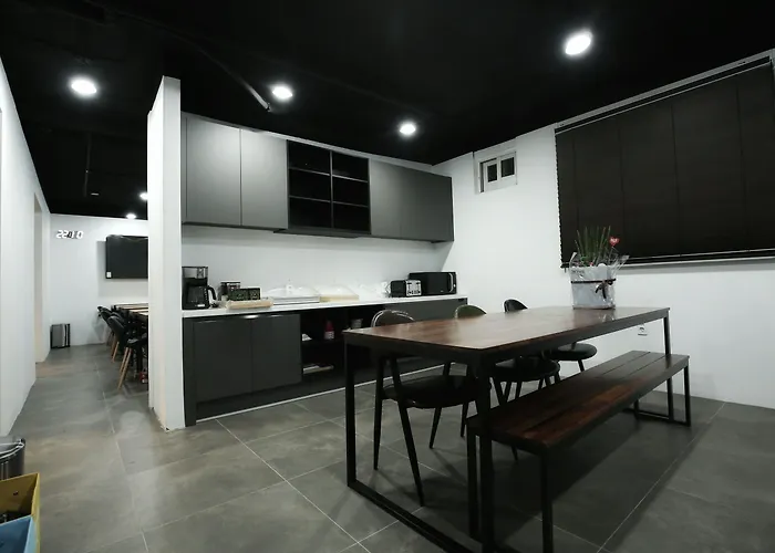 Hostel Stayan And Busan